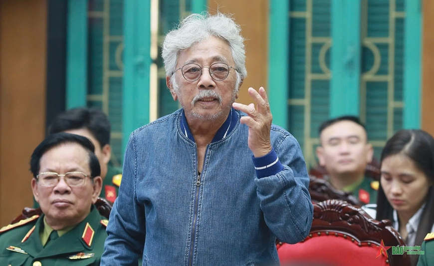 Những tấm gương bình dị mà cao quý: Khi nhà văn là nhân vật của nhà văn